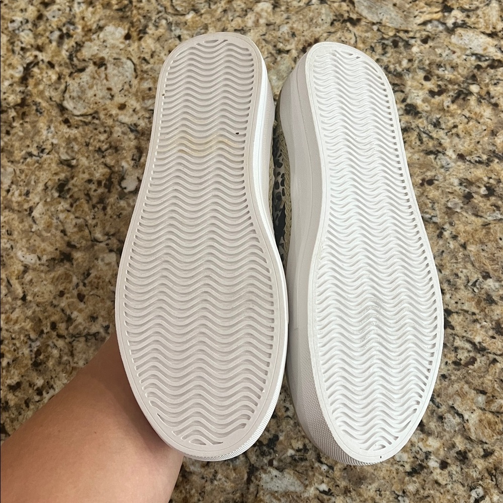 New - Tommy Bahama Black and White Animal Print Sneakers - Picture 6 of 7